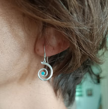 Görseli Galeri görüntüleyiciye yükleyin, Spiral Minik Küpe
